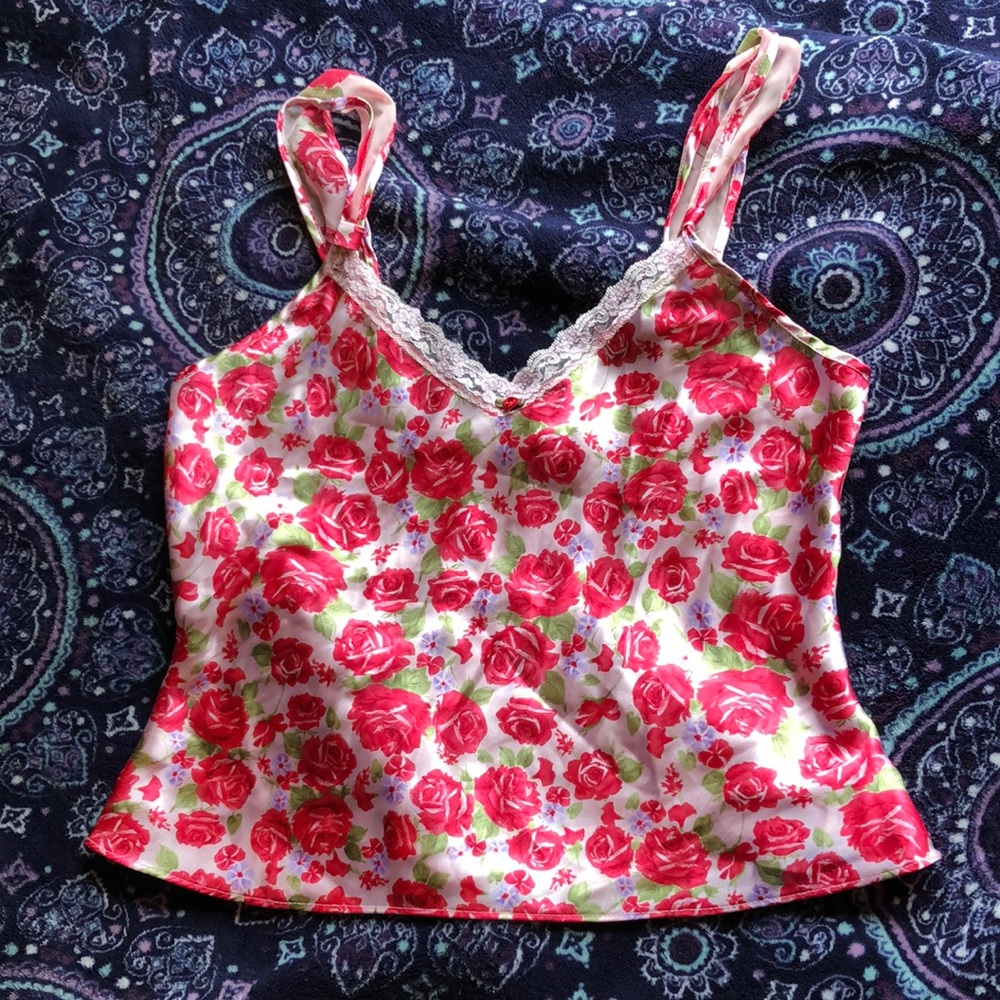 FLORAL/LACE TOP